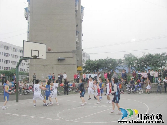 宜宾县学校体育运动会形式多样精彩纷呈(图1)