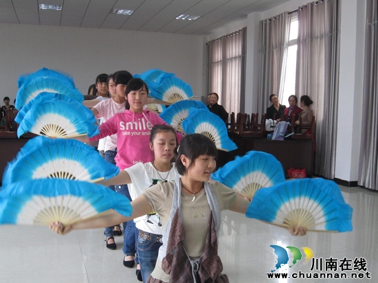 华阳街道：海选首届社区文艺晚会节目(图1)