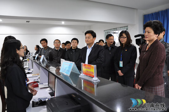 泸州市委常委、纪委书记田亚东莅临大山坪街道调研(图1)