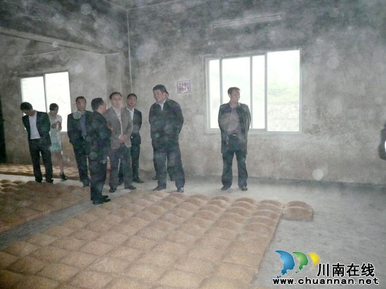泸州市招商局长肖刚深入佛荫镇调研