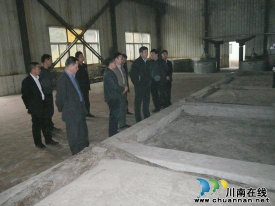 泸州市招商局长肖刚深入佛荫镇调研(图1) 泸州市招商局长肖刚深入佛荫镇调研(图1)