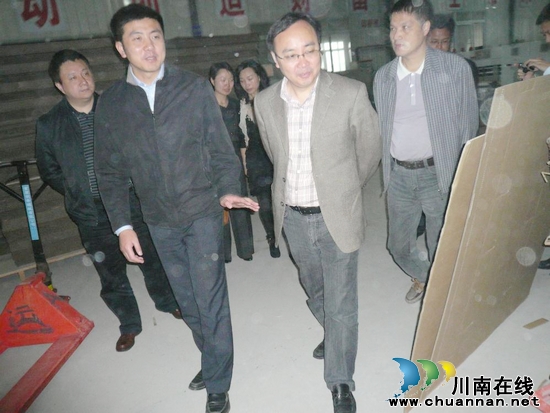 泸州市招商局长肖刚深入佛荫镇调研(图2) 泸州市招商局长肖刚深入佛荫镇调研(图2)