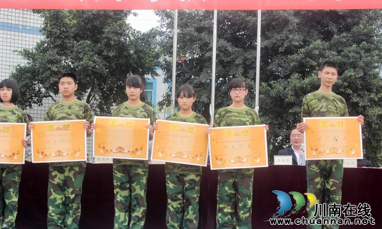泸州市启明职业技术学校2012年首批新生军训