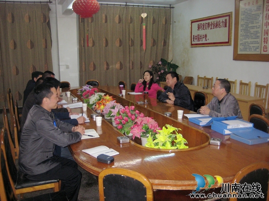 叙永县委常委、县纪委书记江滨到摩尼镇督查工作
