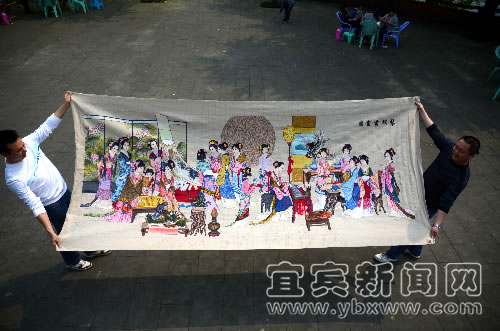 宜宾兴文女工40余万针绣出唐伯虎名画(图3)