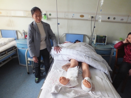 内遂高速工地货车侧翻&nbsp;3死6伤(图1)