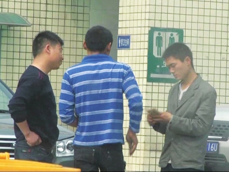 上个厕所,车就坏了?揭穿成渝高速修车骗局(图7) 上个厕所,车就坏了?揭穿成渝高速修车骗局(图7)
