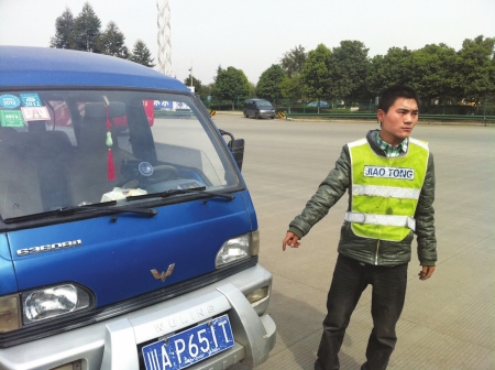 上个厕所,车就坏了?揭穿成渝高速修车骗局(图2) 上个厕所,车就坏了?揭穿成渝高速修车骗局(图2)