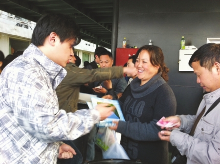 旅游连环套：6小时6次隐性购物&nbsp;轮番“哄诈”游客(图4)