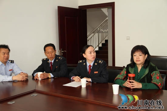 龙马潭区国税局学雷锋送税法&nbsp;共建和谐税企文化(图4)