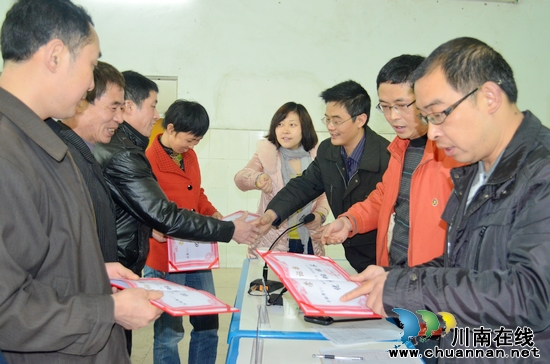 叙永煤矿工会表彰2012年一季度优秀班组长(图2) 叙永煤矿工会表彰2012年一季度优秀班组长(图2)