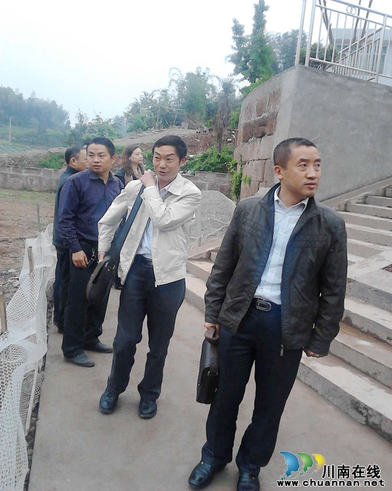 叙永县教育局喻新春一行到马岭检查安全工作(图1) 叙永县教育局喻新春一行到马岭检查安全工作(图1)