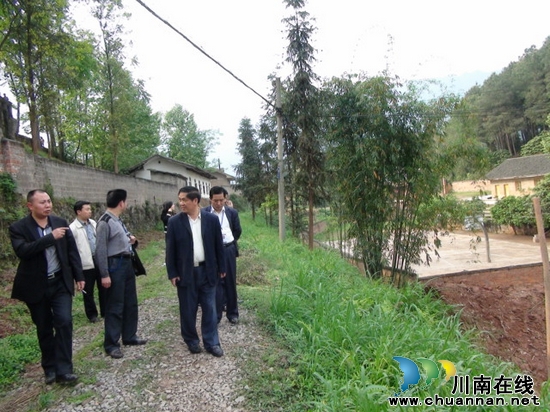 叙永县马刚到马岭镇小学考察安全工作(图1) 叙永县马刚到马岭镇小学考察安全工作(图1)