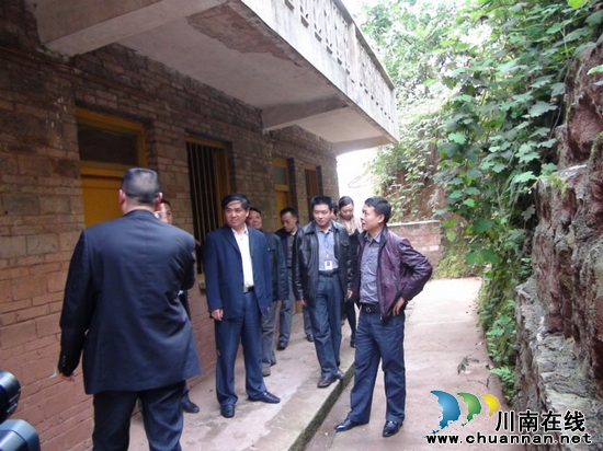 叙永县马刚到马岭镇小学考察安全工作(图2) 叙永县马刚到马岭镇小学考察安全工作(图2)