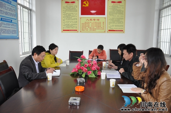泸州市委党校王中富教授一行莅临云锦镇调研工作