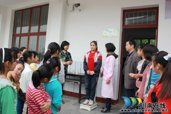 裴石乡:关爱青少年 健康体检裴石行(图1) 裴石乡:关爱青少年 健康体检裴石行(图1)