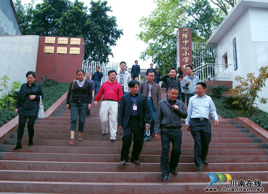 泸州国税：真情帮扶显大爱(图1)