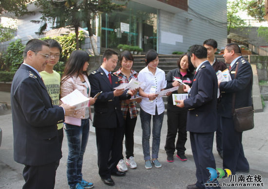 龙马潭区:税法春风进校园(图2) 龙马潭区:税法春风进校园(图2)