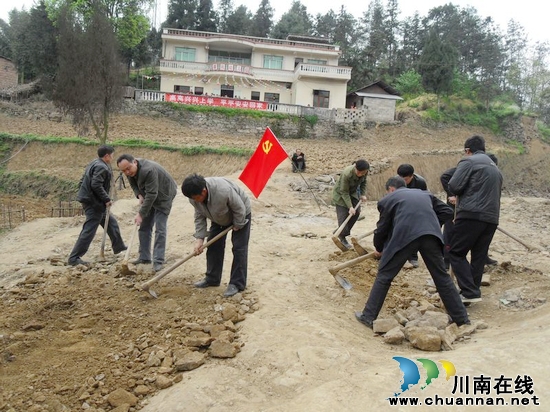麻城乡：“党员服务队”在行动