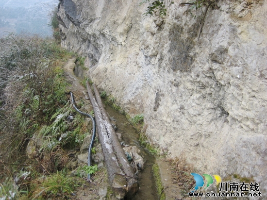摩尼镇:李红村岩口危岩隐患排除 群众走上放心路(图2) 摩尼镇:李红村岩口危岩隐患排除 群众走上放心路(图2)