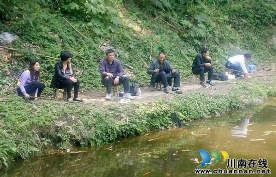 叙永县总领导参加职工钓鱼庆“五一”(图1)