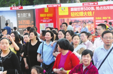 “房产、家居、教育”十城巡展首站昨在宜宾启幕(图1) “房产、家居、教育”十城巡展首站昨在宜宾启幕(图1)