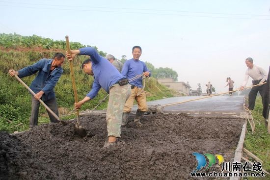 龙车镇：整体规划&nbsp;加快村、组公路建设