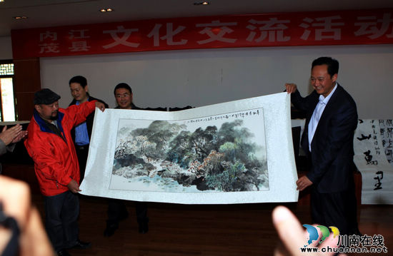 援藏干部牵线 内江与阿坝州茂县开展文化交流活动(图2) 援藏干部牵线 内江与阿坝州茂县开展文化交流活动(图2)