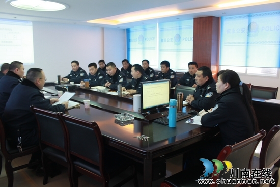 叙永公安交警“四举措”狠抓辖区交通管理工作(图1) 叙永公安交警“四举措”狠抓辖区交通管理工作(图1)