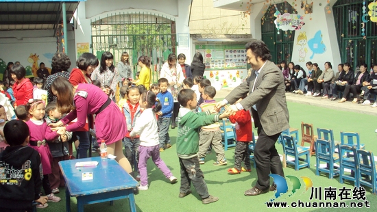 宜宾县:幼教活动同课异构 智慧碰撞引领教师(图1) 宜宾县:幼教活动同课异构 智慧碰撞引领教师(图1)