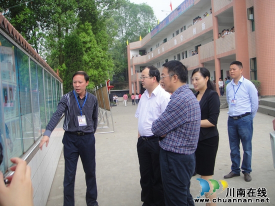 龙山镇:省教育督导专家组莅临龙山镇检查指导工作(图3) 龙山镇:省教育督导专家组莅临龙山镇检查指导工作(图3)