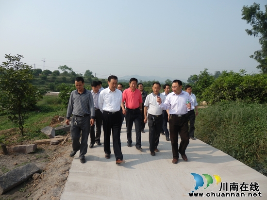 大桥镇:万举修率队到大桥调研农村工作(图1) 大桥镇:万举修率队到大桥调研农村工作(图1)