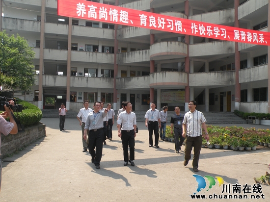 郭庆到泸县一中调研高中教育(图2)
