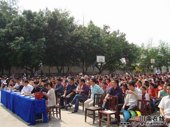 天兴镇：率先开展“弘扬师德&nbsp;铸造师魂”演讲比赛(图1)