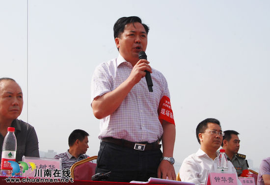 龙马潭:防灾救灾实战演练 3000余人“大救援”(图4) 龙马潭:防灾救灾实战演练 3000余人“大救援”(图4)