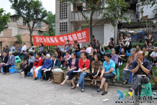 大山坪街道：社区文艺演出&nbsp;点燃热情五月(图1)