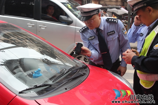 叙永公安交警全力出击开展交通违法整治