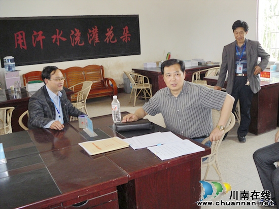 合江教科局领导到五通镇中心校督查学校常规工作(图1)