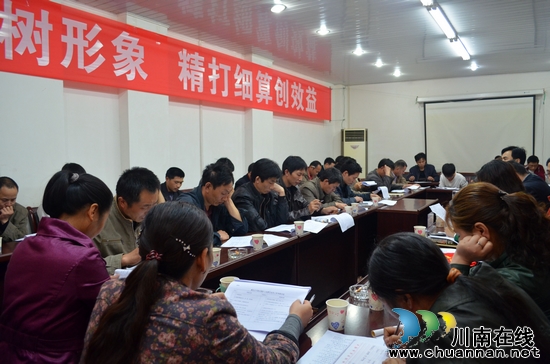 威达公司叙永煤矿举行群监员上岗培训暨授帽仪式(图1) 威达公司叙永煤矿举行群监员上岗培训暨授帽仪式(图1)