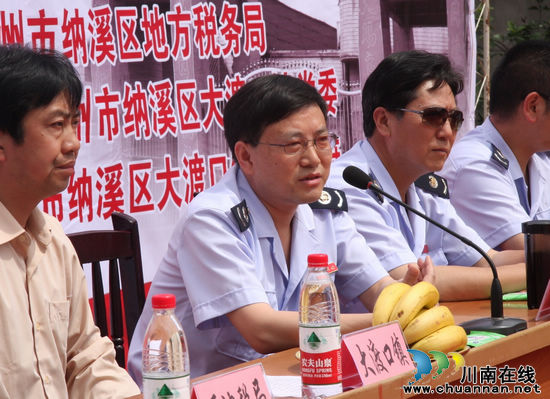 纳溪区党政税企共话助力打造“中国酒镇•酒庄”(图2) 纳溪区党政税企共话助力打造“中国酒镇•酒庄”(图2)