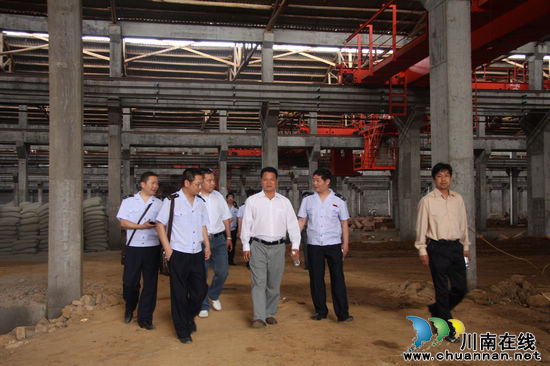 纳溪区党政税企共话助力打造“中国酒镇•酒庄”(图5) 纳溪区党政税企共话助力打造“中国酒镇•酒庄”(图5)