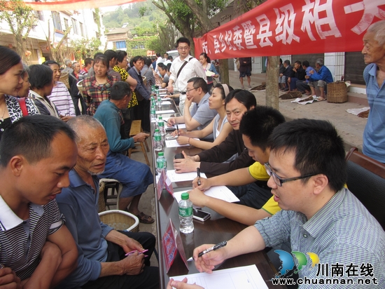 密溪乡:举行市、县纪委和相关部门大接访活动(图3) 密溪乡:举行市、县纪委和相关部门大接访活动(图3)