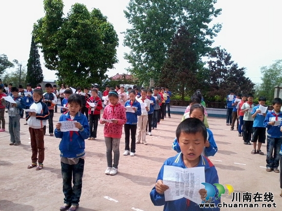 宜宾金凤小学：诵经典学礼仪践孝行(图1)