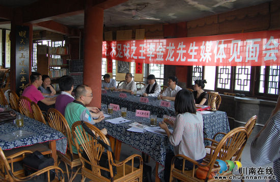 纳溪孕育民间艺术人才 “球王”李金龙载誉而归(图1) 纳溪孕育民间艺术人才 “球王”李金龙载誉而归(图1)