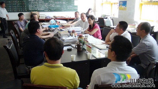 奋战高考关键时刻&nbsp;宋革会为二中人加油鼓劲