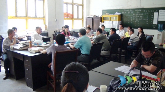 奋战高考关键时刻&nbsp;宋革会为二中人加油鼓劲(图1)