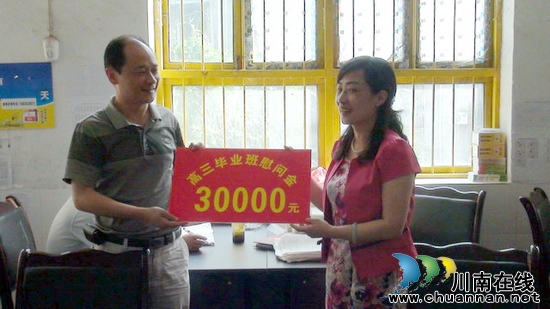 奋战高考关键时刻&nbsp;宋革会为二中人加油鼓劲(图2)