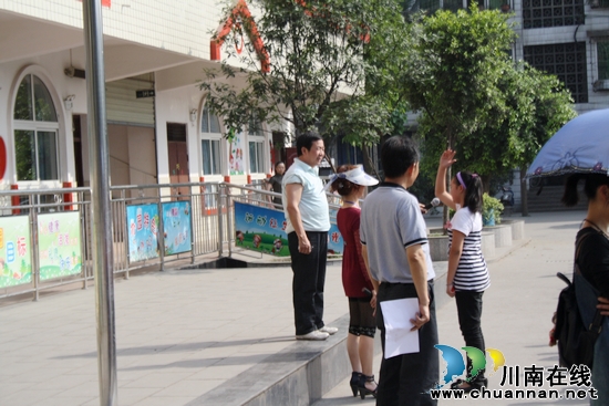 罗汉镇中心校600余师生开展应急疏散演练