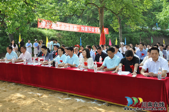 云锦镇：庆五一&nbsp;迎五四&nbsp;唱响和谐云锦新篇章(图1)