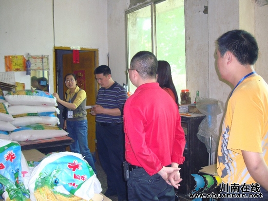 督查学校食堂食品卫生安全夯实营养改善计划安全基础(图1)